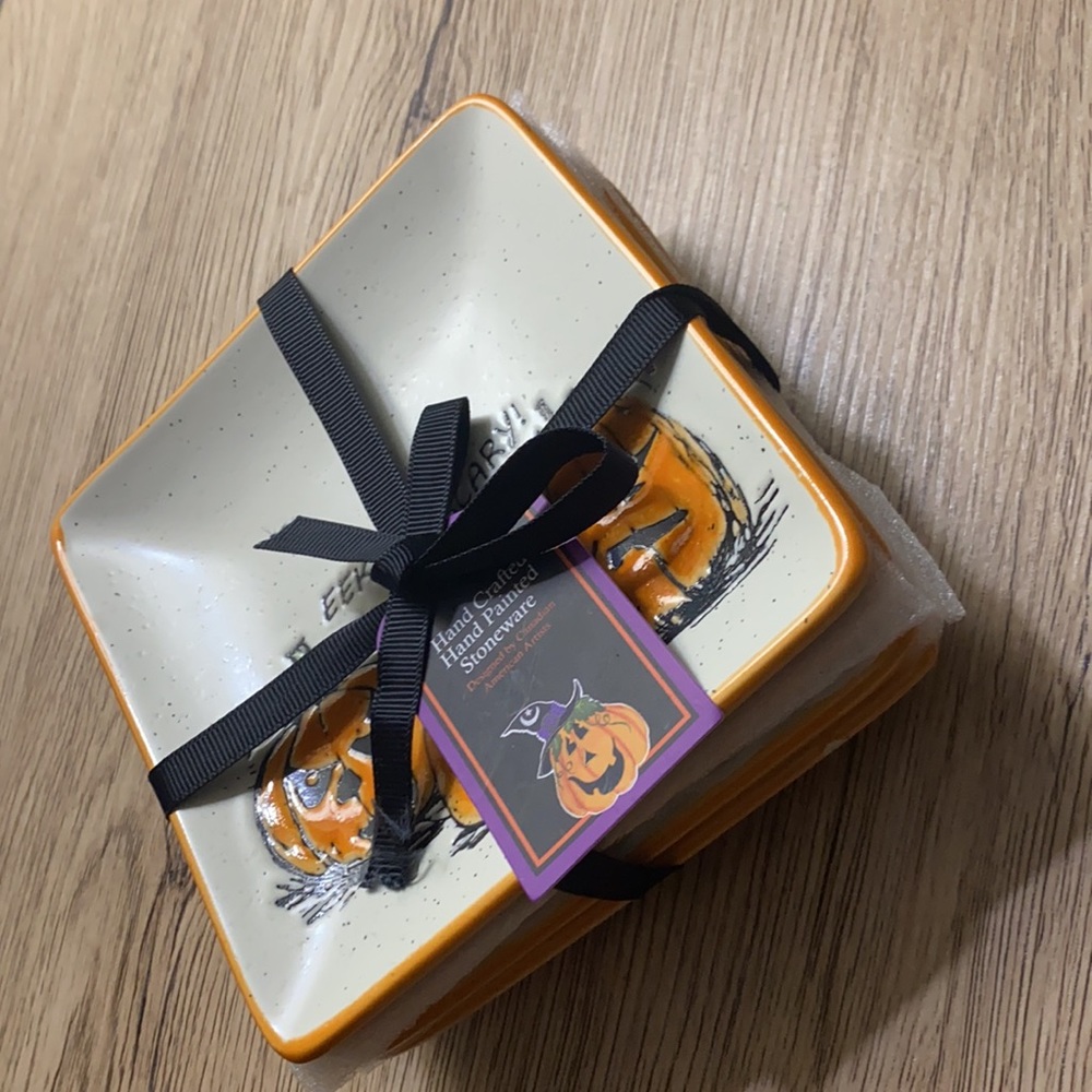 4 Piece Halloween Stoneware Set